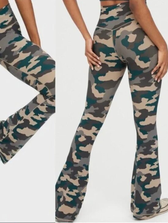 Aerie OFFLINE Camo Flare Leggings Scrunch Butt Green High Waisted Yoga Pants S - Picture 2 of 10